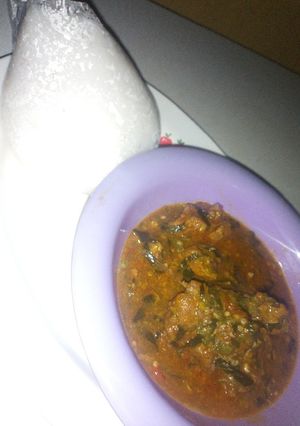 A picture of Tuwon shinkafa with okro soup.