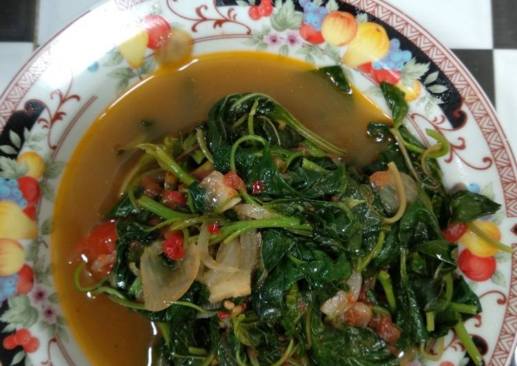 Sayur bayam pedas gurih