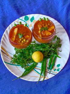 मटर आलू (matar aloo recipe in hindi) रेसिपी मुख्य फोटो