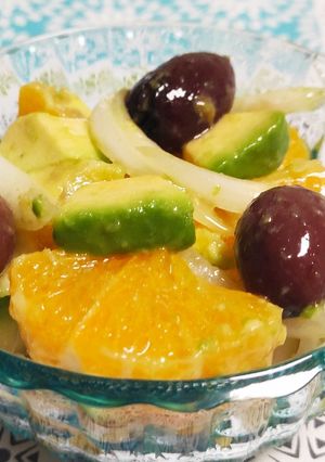 Una foto de Ensalada de naranja y aguacate