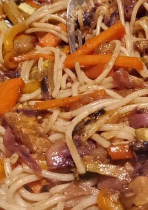 Una foto de Chow mein de cerdo