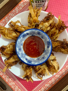 A picture of Left over chowmien wrapped with torn Manda patti strips.