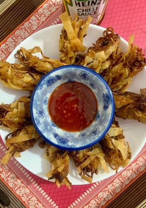 A picture of Left over chowmien wrapped with torn Manda patti strips.