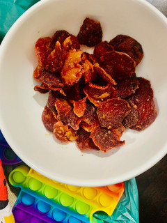 A picture of Beetroot herb chips.