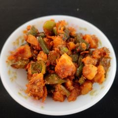 A picture of Shimla mirch potato sabji.