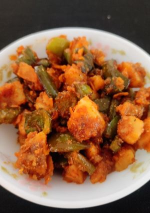 A picture of Shimla mirch potato sabji.