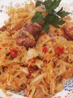 Una foto de Repollo guisado con chorizo ahumado