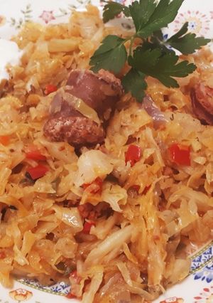 Una foto de Repollo guisado con chorizo ahumado