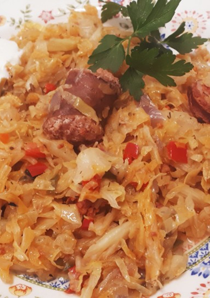 Una foto de Repollo guisado con chorizo ahumado