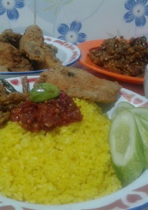 Foto resep Nasi kuning dari sisa nasi semalam