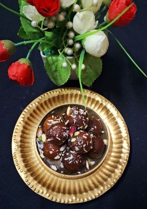 A picture of Gulab Jamun.