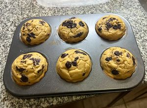 Una foto de Muffins de banana, crema de maní y chocolate