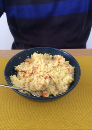 Una foto de Cus cus de pollo al curry con coco