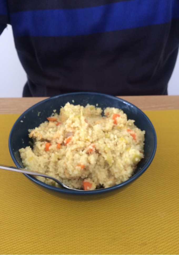 Una foto de Cus cus de pollo al curry con coco