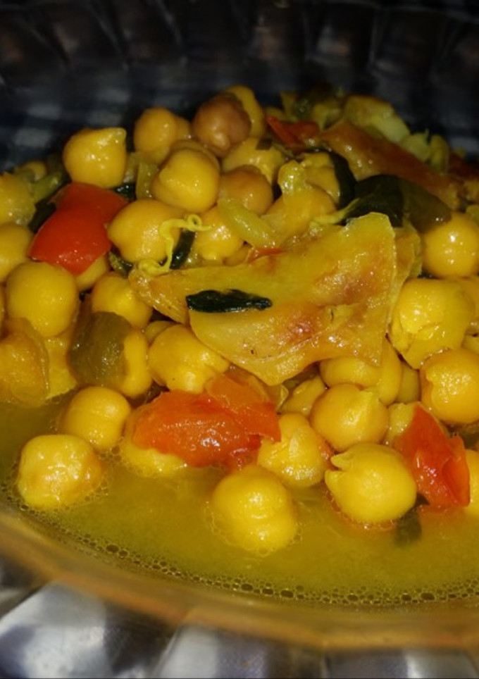 Una foto de Garbanzas con Bacalao