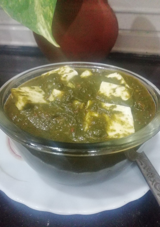 A picture of Palak Paneer.