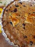Tarta de galletas navideñas, manzanas, nueces y almendras