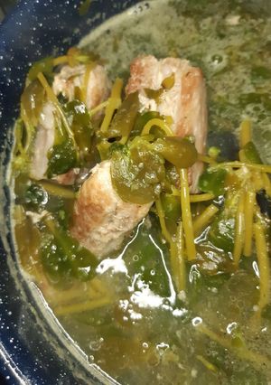 Una foto de Salsa verde con verdolagas