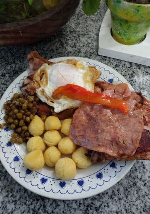 Una foto de Costillitas de cerdo a la riojana