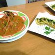 Cazuela de mariscos con guarnición de papas la natural