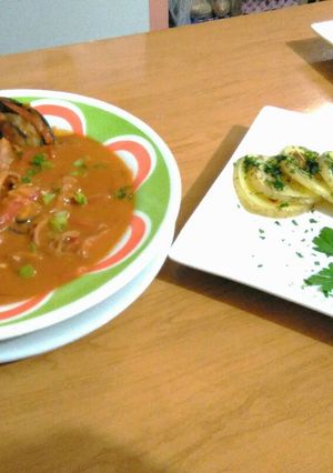 Una foto de Cazuela de mariscos con guarnición de papas la natural