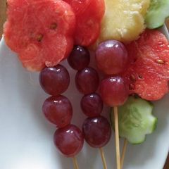 A picture of Fruits Skewers.