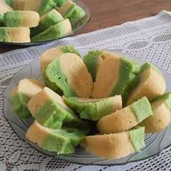 A picture of Bolu Kukus Tape Lapis Pandan.
