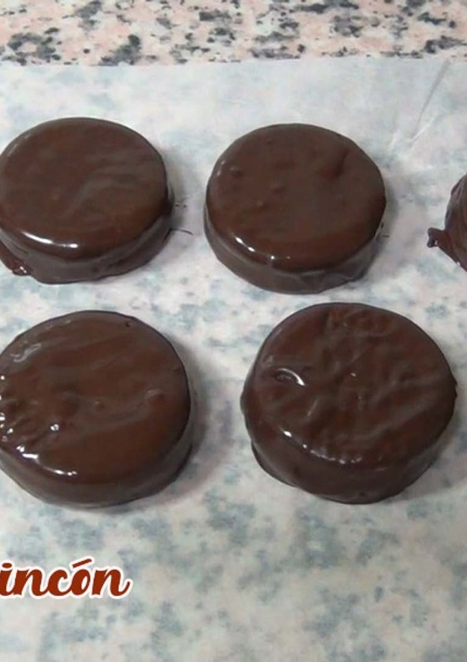Una foto de Helado rápido de crema y chocolate