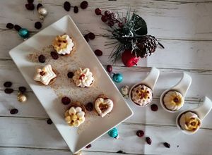 Foto principal de Bombones de mousse de foie con gelatina de frutos rojos y arándanos