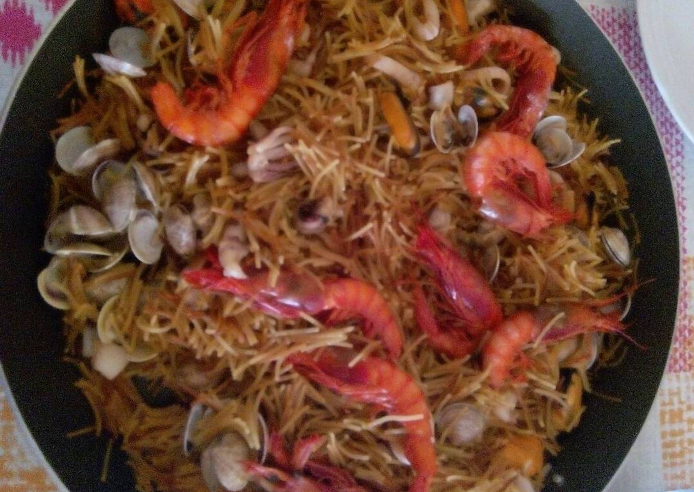 Fideuá marinera