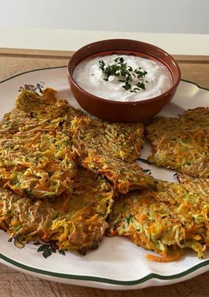 Une photo de Des galettes de courgettes et carottes