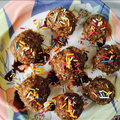 A picture of Dates dry fruits ladoo.