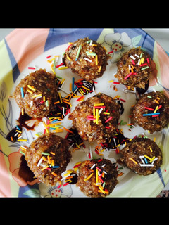 A picture of Dates dry fruits ladoo.