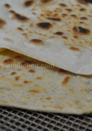 A picture of Flat  Naan  Bread نان تافتون.