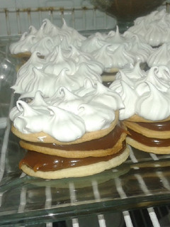 Una foto de Alfajor santafesino (mini rogel)