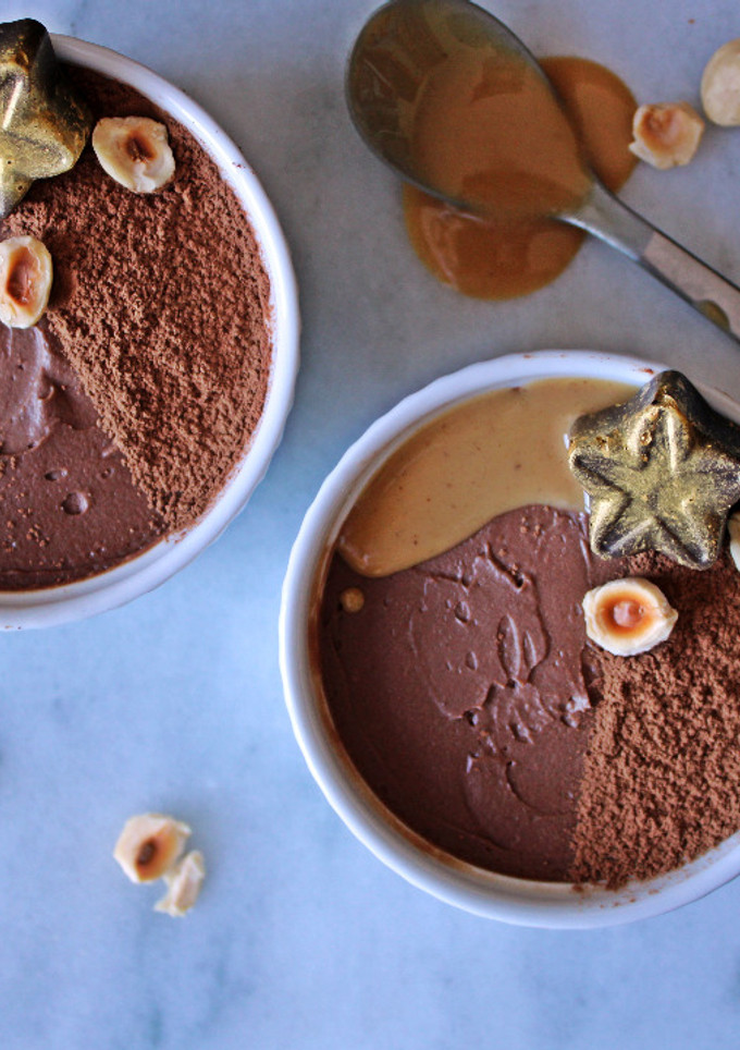 Una foto de Mousse vegana de chocolate y avellanas