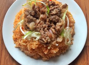 Hình của món Cơm rang kim chi bò mỹ.