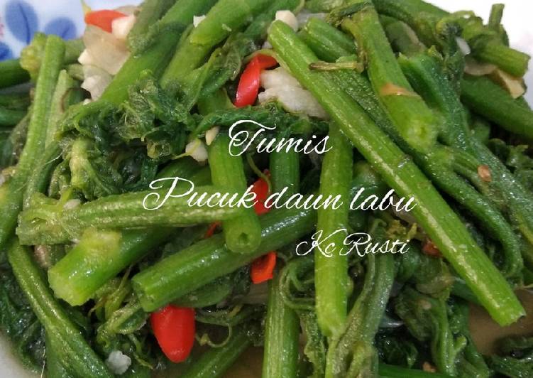 Proses Menyiapkan Tumis pucuk daun labu yang Bikin Ngiler