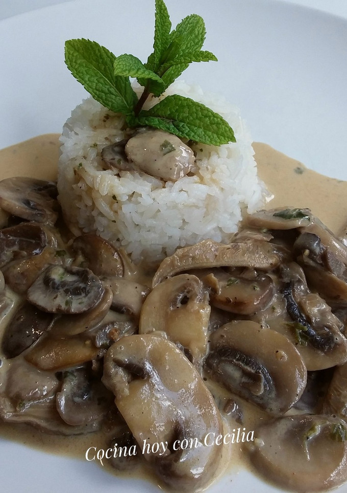 Una foto de Salteado de setas  y champiñones a la crema