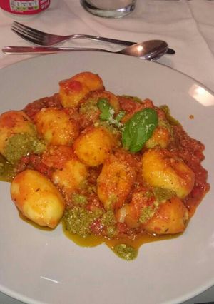 A picture of Gnocchi tomato and pesto.