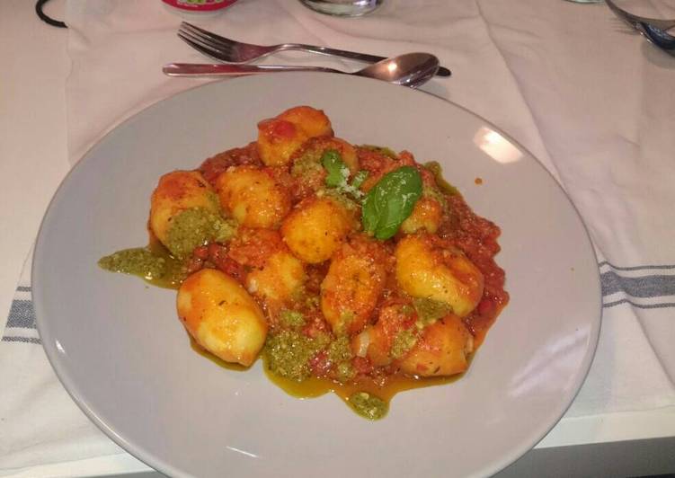 Gnocchi tomato and pesto