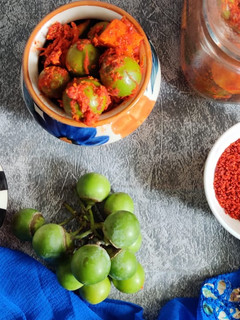 ગુંદા કેરી નું અથાણું (Gunda Keri Athanu Recipe In Gujarati) રેસીપી મુખ્ય ફોટો