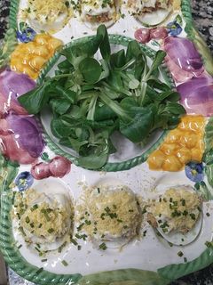 Una foto de Huevos rellenos de salmón ahumado