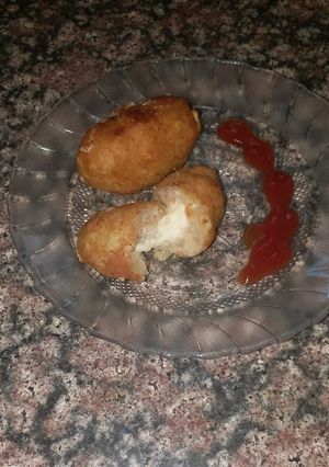 A picture of Chessy bread roll.