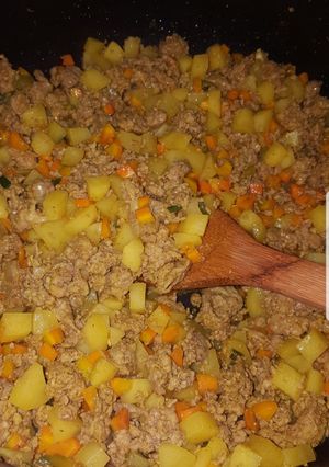Sauce din nama mai dankali da karas ainihin hoton girkin