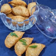 A picture of Crispy mini Samosa.