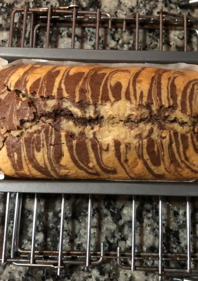 Una foto de Budín de naranja marmolado