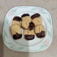 A picture of Diet biscuits with cocoa dip🍪 🍪.