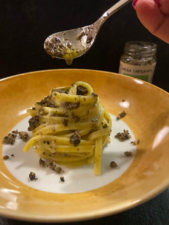 Foto di “Tagliatelline burro di montagna e tartufo”