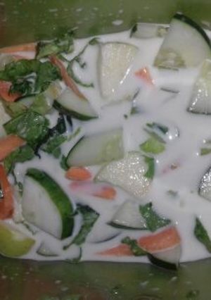 A picture of Vegetables with skimmed milk.